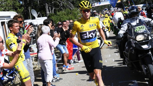 Jueces decidieron que Froome mantenga liderato del Tour tras incidente