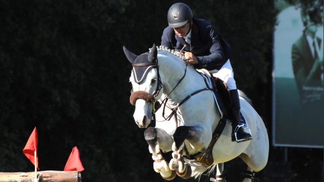 Rodrigo Carrasco ganó prestigioso concurso internacional de equitación en Argentina