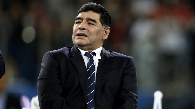 Maradona llegó a Colombia para realizarse evaluaciones médicas de una rodilla