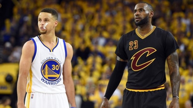 Cleveland Cavaliers y Golden State Warriors chocan en cuarta duelo crucial en las finales de la NBA