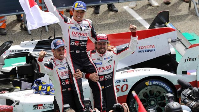 El Toyota del equipo de Fernando Alonso logró la victoria en las 24 horas de Le Mans