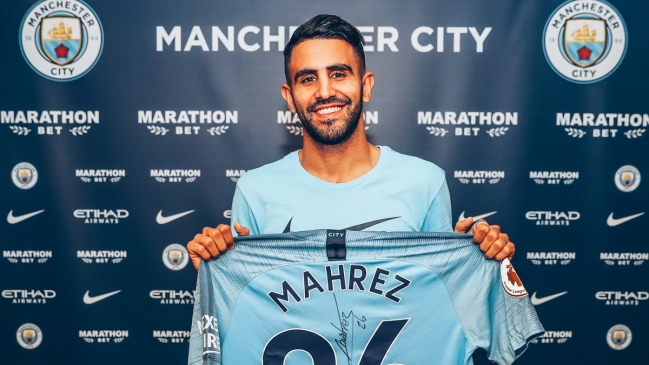 Manchester City anunció la contratación del volante argelino Riyad Mahrez