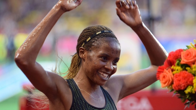 Keniata Beatrice Chepkoech pulverizó el récord mundial de los 3.000 metros con obstáculos