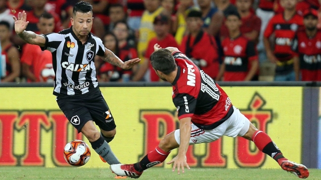 Leonardo Valencia fue titular en derrota de Botafogo ante Flamengo