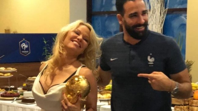 Pamela Anderson desmintió los rumores de ruptura con defensor campeón del mundo