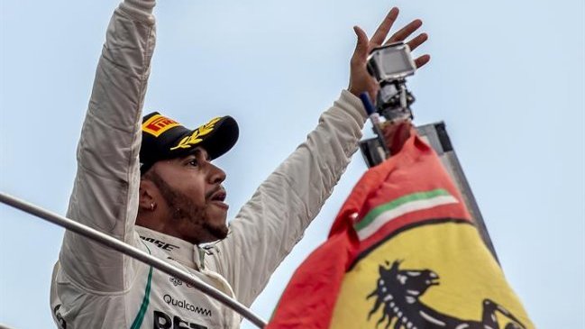 Lewis Hamilton: Estoy feliz por batir a los Ferrari, dieron una gran batalla