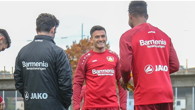 Charles Aránguiz está de vuelta en las prácticas de Bayer Leverkusen