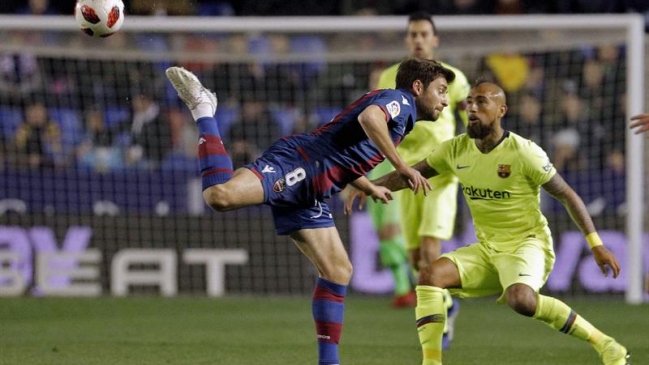 Un aguerrido Arturo Vidal no bastó en la derrota de Barcelona ante Levante en Copa del Rey