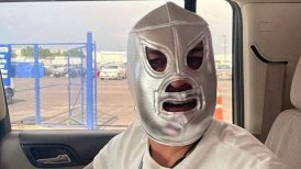 Dani Alves se mostró con máscara de icónico luchador mexicano antes de fichar por Pumas