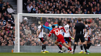 Trent Alexander-Arnold marcó un golazo de tiro libre en victoria de Liverpool sobre Fulham