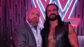 Drew McIntyre celebró su renovación en WWE con una foto junto a Triple H y un potente mensaje