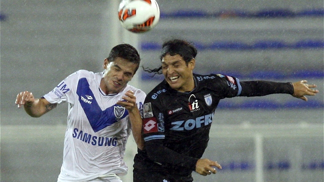 Vélez hizo pesar su jerarquía para batir a Deportes Iquique