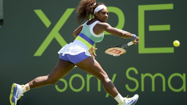 Serena Williams se convirtió en la primera semifinalista en Miami