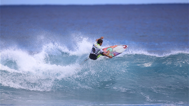 Pascuense y ariqueño se adjudicaron histórico torneo de surf en Rapa Nui