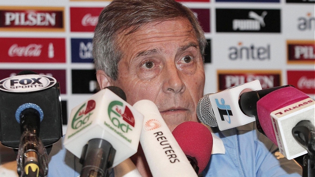 Tabárez será operado de la columna y se perderá el sorteo del Mundial