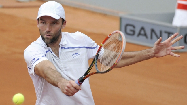 Ivo Karlovic terminó con la ruta de Juan Mónaco en Düsseldorf