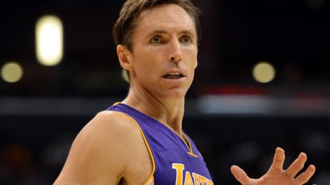 Steve Nash volvió a sufrir lesión en la espalda en Los Angeles Lakers