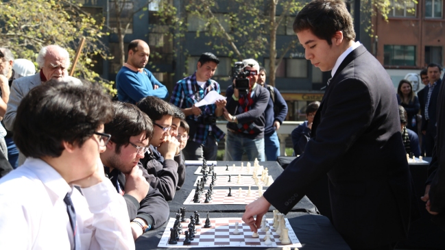 Cristóbal Henríquez participó en simultánea de ajedrez organizada por el Mindep
