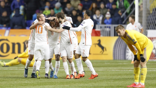Holanda venció a Kazajistán y se ilusiona con jugar el repechaje para la Eurocopa