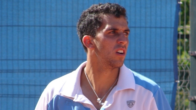 Laslo Urrutia venció al quinto favorito para avanzar a cuartos en Portugal