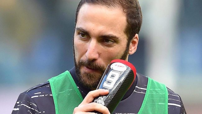 Higuain enfrentó polémica en Italia al ser acusado de pedir fotos íntimas a una modelo