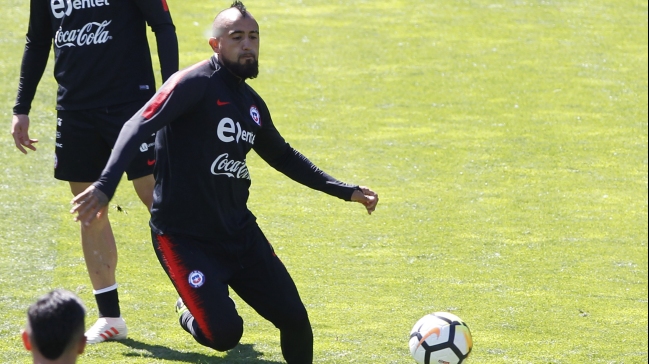 En silencio: Arturo Vidal llegó a Chile para unirse a la Roja