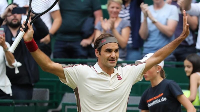 Roger Federer sobrevivió en una mala jornada para los favoritos en Halle