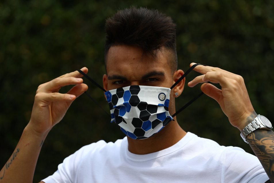 Инстаграмм маска футбольная. Inter face Masks. FIFA Mask для Инстаграм. Маска в инстаграмме с футбольными клубами.