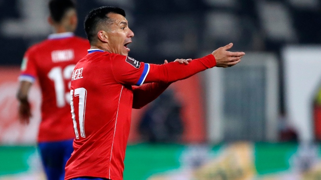 Gary Medel encabeza lista de futbolistas que fueron designados vocales de mesa