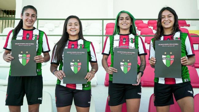 Cuatro jugadoras firmaron sus primeros contratos como profesionales en Palestino