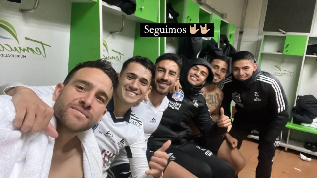 La alegría de Solari en el camarín de Colo Colo junto a sus compañeros