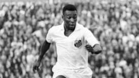 Santos evaluará retirar la camiseta 10 en honor a Pelé