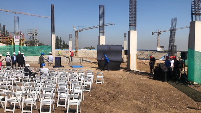 Universidad Católica instaló la "primera piedra" para el nuevo San Carlos de Apoquindo