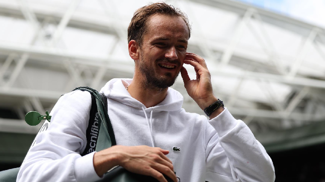 Medvedev avanzó a cuartos de final de Wimbledon por abandono de Lehecka