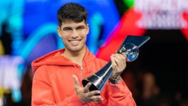 Carlos Alcaraz remontó a Novak Djokovic en vibrante exhibición en Arabia Saudita