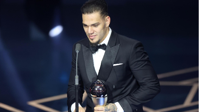 Ederson Moraes se quedó con el premio The Best al mejor arquero del 2023