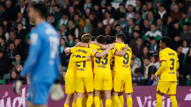 Real Betis de Pellegrini perdió en el epílogo un disputado duelo ante FC Barcelona