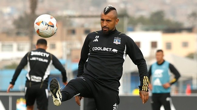 Colo Colo genera locura en Lima y no puede cumplir íntegramente su práctica