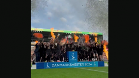 ¡En pareja!: Los festejos de Darío Osorio tras proclamarse campeón con Midtjylland