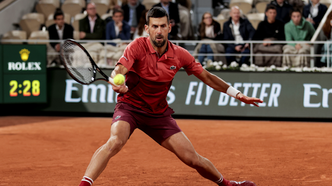 Novak Djokovic hizo valer su favoritismo en su estreno en Roland Garros