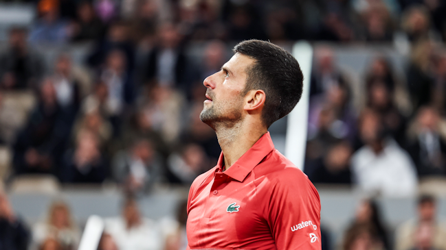 Novak Djokovic evidenció su molestia con un asistente en su partido en Roland Garros