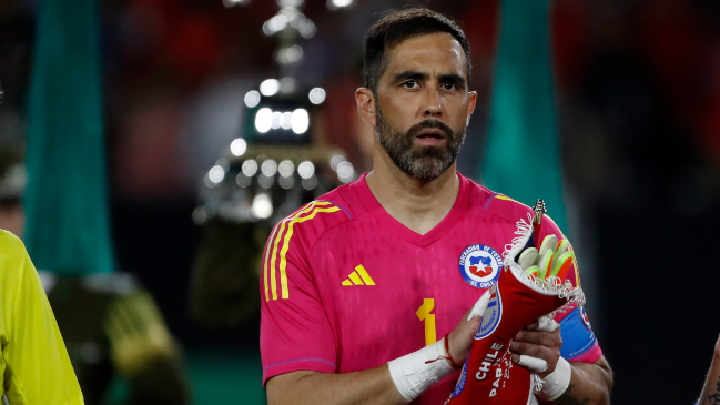 Claudio Bravo se mostró feliz de volver a la selección y dejó su futuro en la incógnita