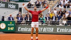 Novak Djokovic sorteó otro partido maratónico para seguir avanzando en Roland Garros