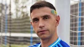 Dibu Martínez ya se enfoca en la Copa América 2024: Elogia a Scaloni y le pega a Mbappé