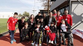 La selección chilena recibió la visita de los niños de la Teletón previo viaje a Copa América