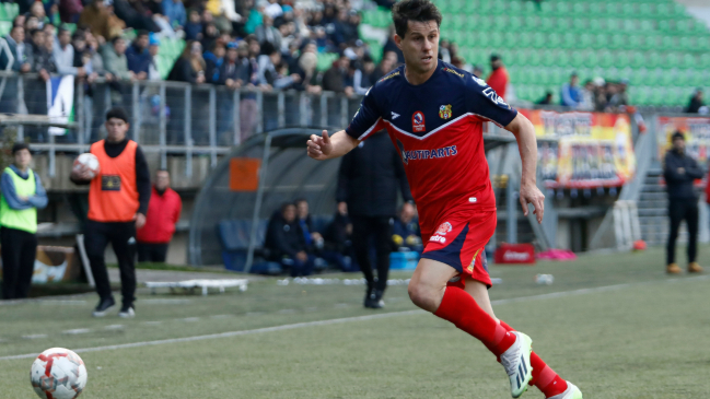 Diego Rivarola fue ovacionado en su vuelta a las canchas en partido de Copa Chile