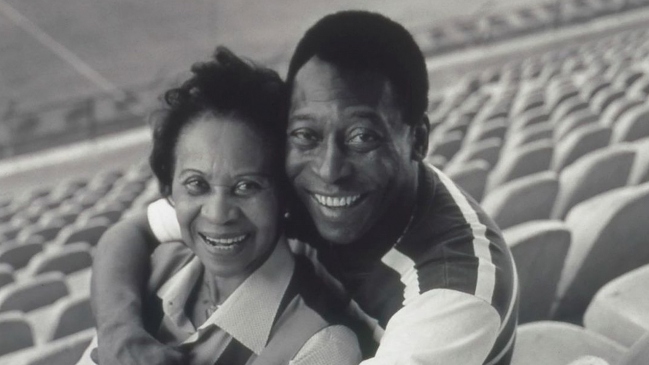 Juntos en la eternidad: La mamá de Pelé falleció a los 101 años