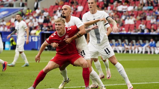 ¿Por qué Dinamarca fue segunda en su grupo de la Eurocopa si empató en todo con Eslovenia?