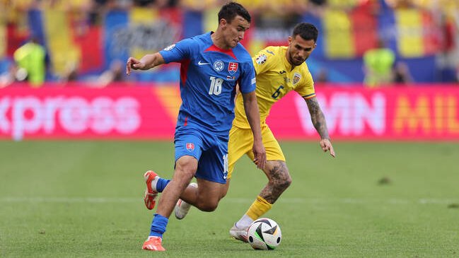 Rumania y Eslovaquia sellaron en un partido libre de mezquindad su avance en la Eurocopa