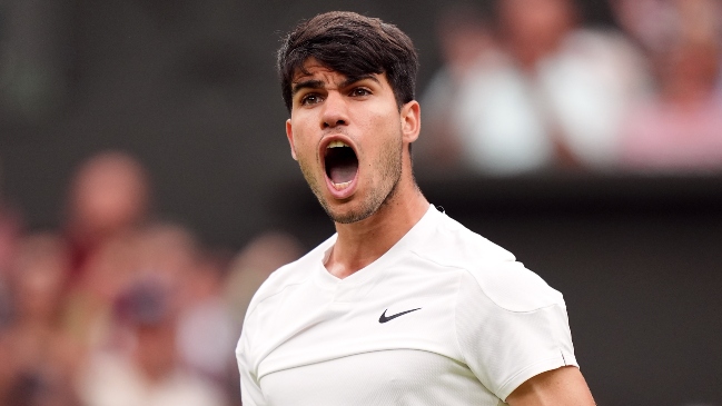 Carlos Alcaraz remontó contra un luchador Tiafoe y sigue con vida en Wimbledon